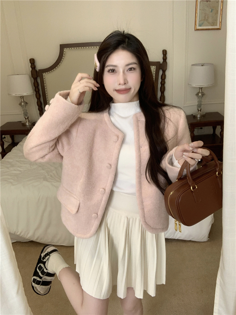 Actual shot of the new Xiaoxiang style high-end double-breasted quilted short coat for women