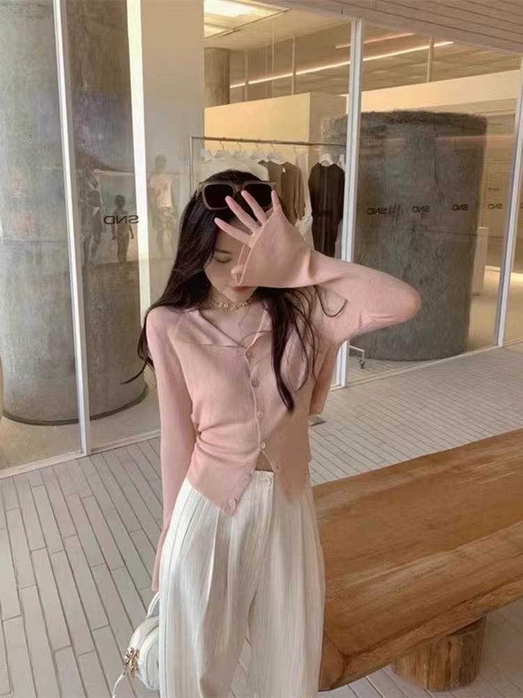多巴胺甜美風粉色喇叭袖針織開衫女春秋薄款v領防曬外套短款上衣