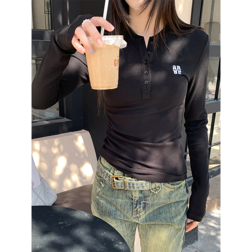 Real shot of American-style buttoned tight long-sleeved autumn and winter velvet T-shirt for hot girls, versatile slim-fitting long-sleeved bottoming shirt top