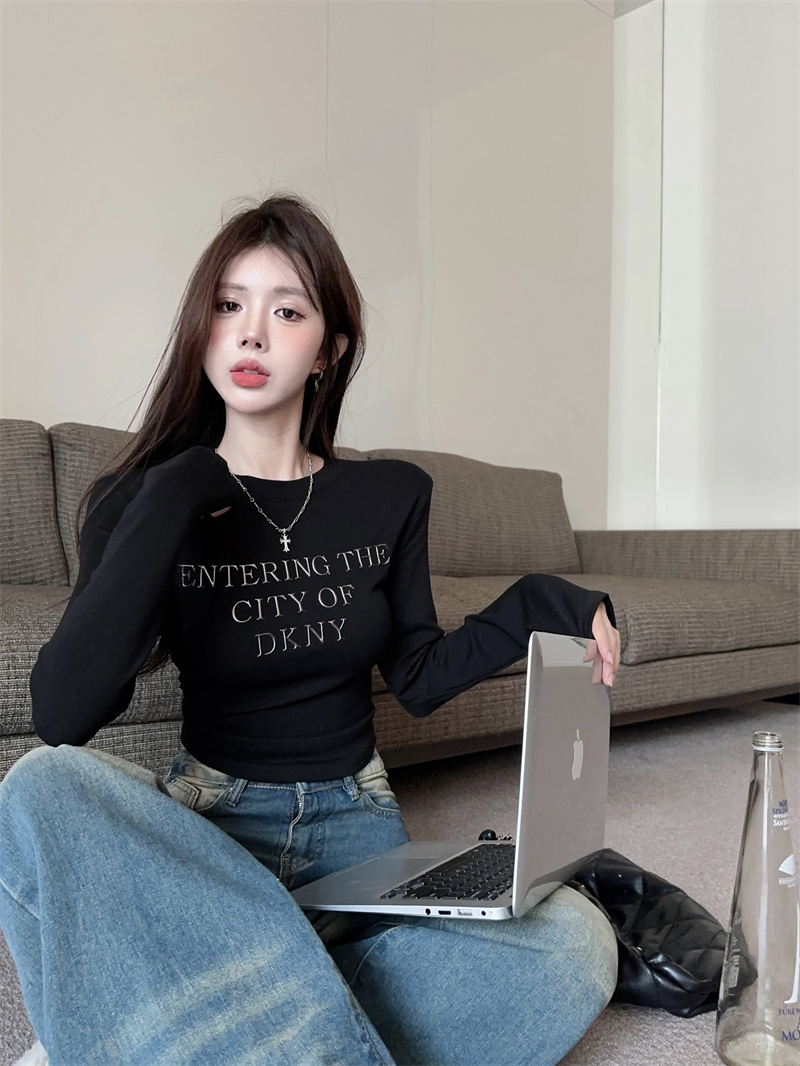實拍~立體字母黑色長袖墊肩T恤女秋冬修身短款加絨打底衫保暖