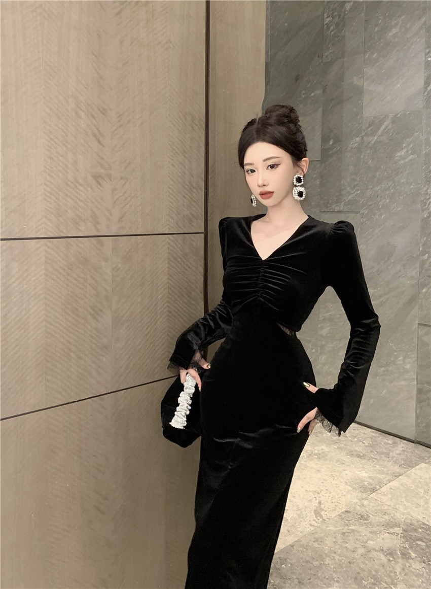 蕾絲拼接金絲絨連衣裙高級感不規則長裙女裝秋季黑色修身顯瘦裙子