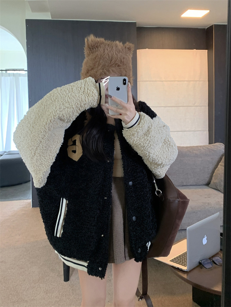 Real shot ~ Stitched lamb plush quilted thickened letter baseball uniform jacket for women