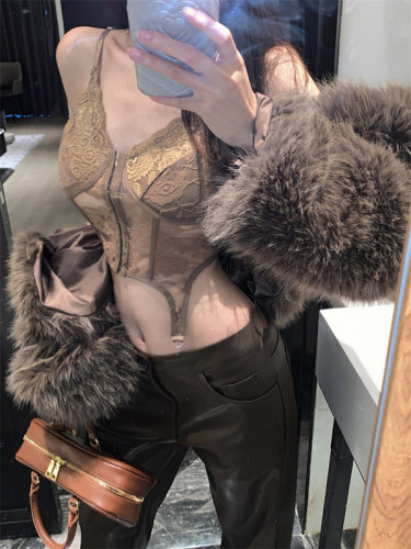 Real shot of retro furry imitation fur coat, lace sexy vest, versatile brown leather pants