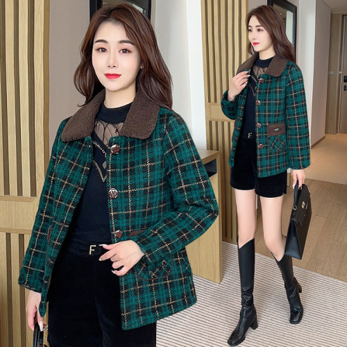 Middle-aged mothers autumn and winter fashionable foreign style jackets  new style middle-aged and elderly ladies wear plaid square collar