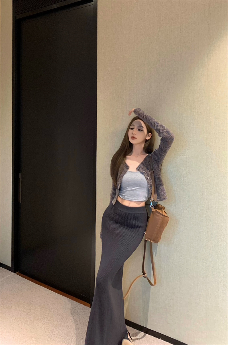 Actual shot, niche model ~ retro temperament hot girl knitted sweater cardigan three-piece suit