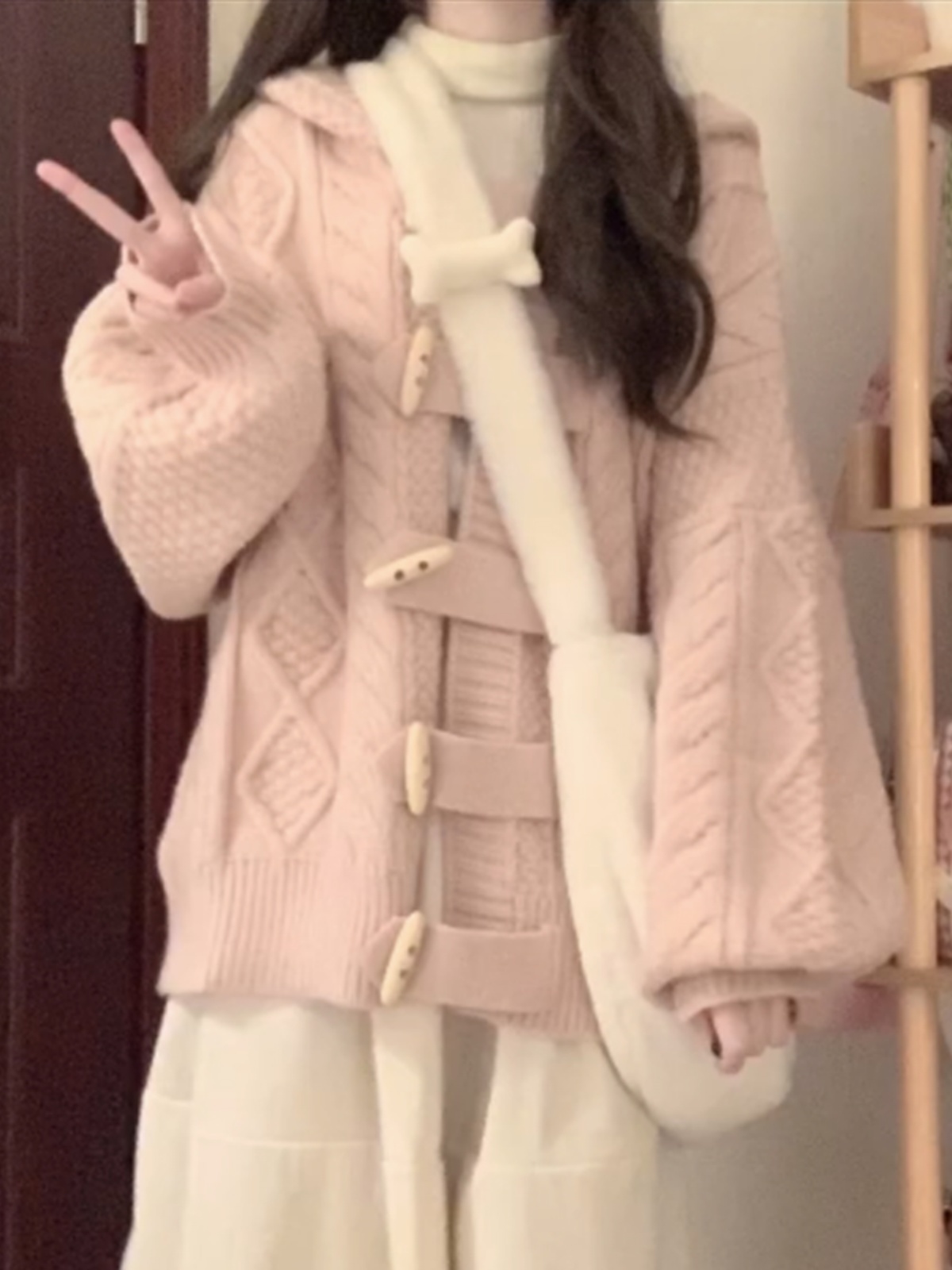 牛角扣連帽粉色毛衣開衫女秋冬軟糯溫柔甜美慵懶寬鬆針織外套上衣