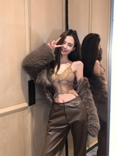 Real shot of retro furry imitation fur coat, lace sexy vest, versatile brown leather pants