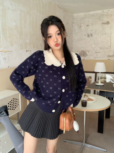 Real shot of new autumn and winter baby collar color matching navy blue floral long-sleeved sweater sweater cardigan thin jacket