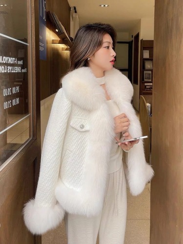 2023 white duck down national style down women's small fragrance environmentally friendly fox fur coat thickened fur short plush