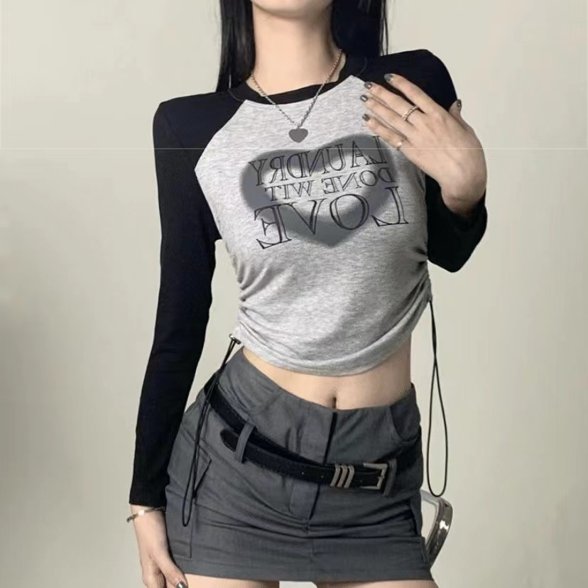 Long-sleeved T-shirt for women summer 2023 new Korean style contrasting color love print slim fit short pleated top ins
