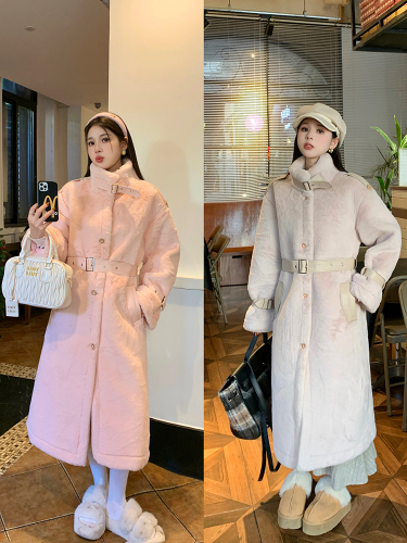 Real shot of high-end stand-up collar, loose slimming belt, long fur all-in-one coat and thickened jacket