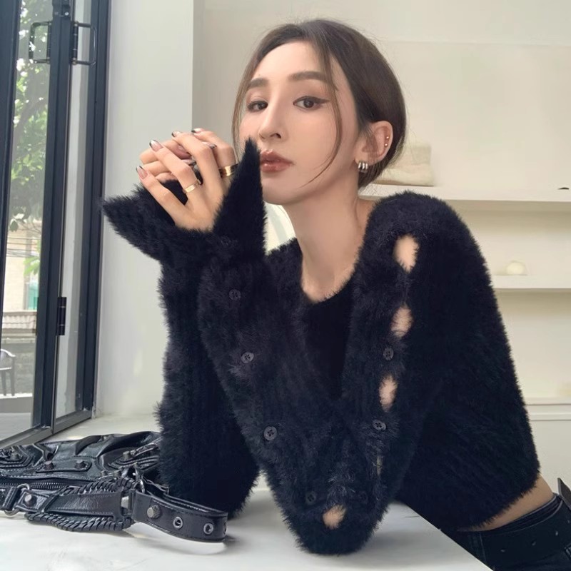 設計感鏤空毛絨絨黑色長袖針織衫毛衣女秋冬修身短款露臍別致上衣