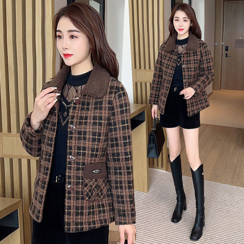 Middle-aged mothers autumn and winter fashionable foreign style jackets  new style middle-aged and elderly ladies wear plaid square collar