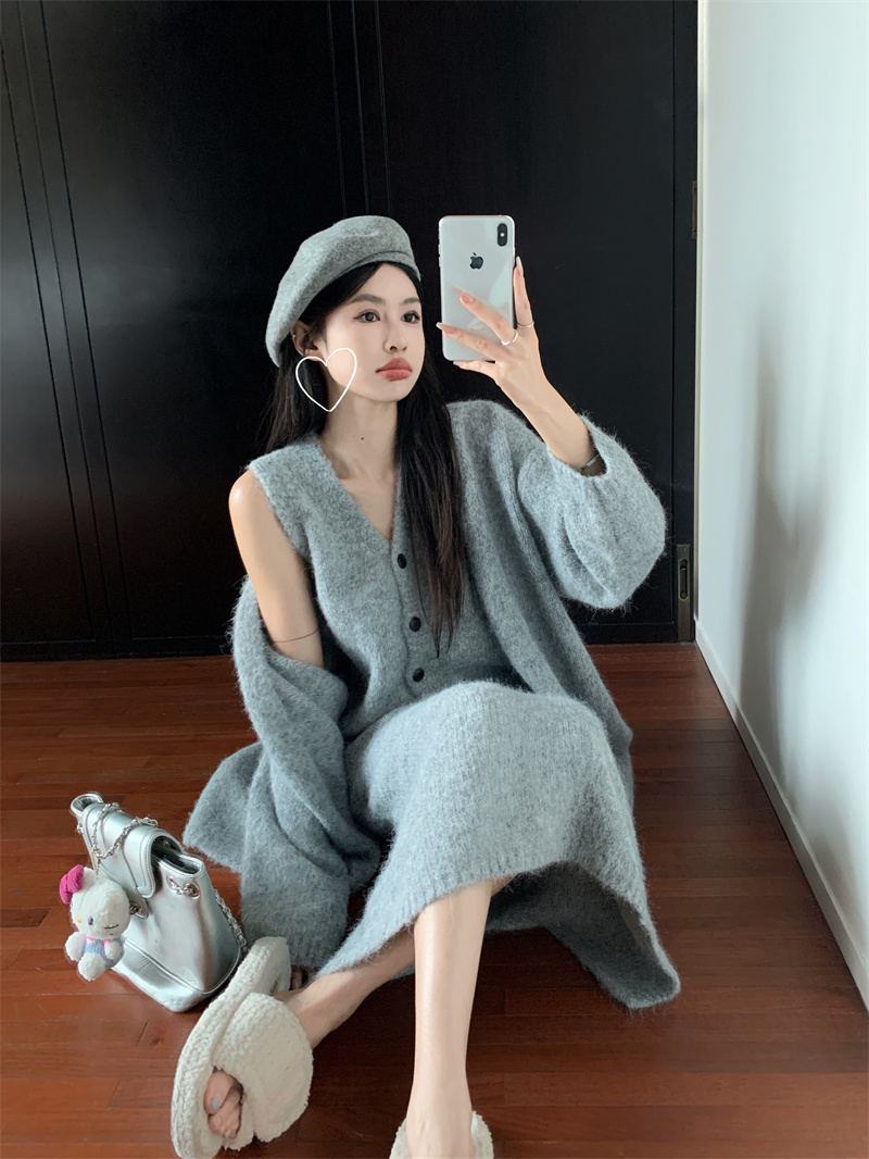 Actual shot: Lazy and relaxed suit, knitted sweater, vest, skirt, three-piece set