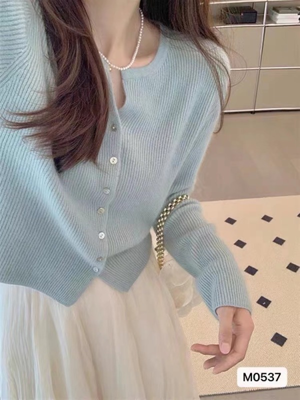 高級感超好看短款針織開衫女春秋正肩顯瘦圓領毛衣外套溫柔風上衣
