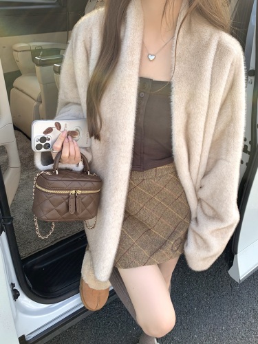 Real shot of winter fur one-piece texture fashionable and versatile environmentally friendly fur coat