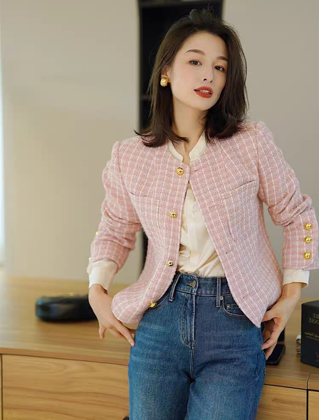 Xiaoxiang style gold button jacket for women 2023 spring and autumn new high-end ladylike temperament round neck short jacket top