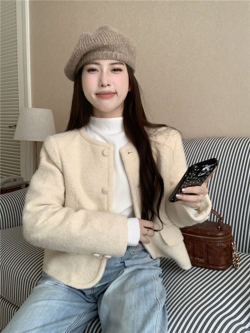 Actual shot of the new Xiaoxiang style high-end double-breasted quilted short coat for women
