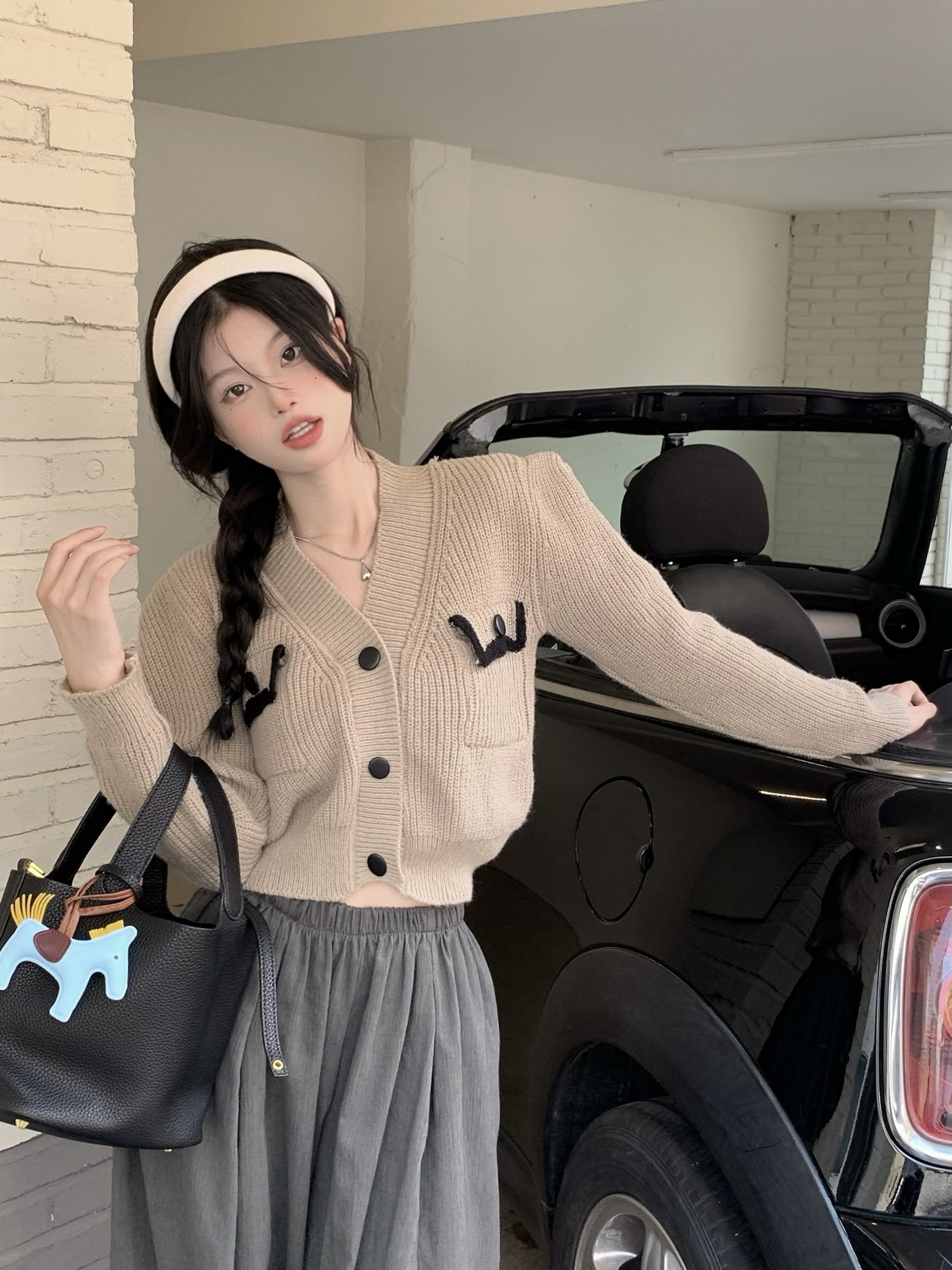 Actual shot of the new autumn style small fragrant contrasting short knitted cardigan jacket top