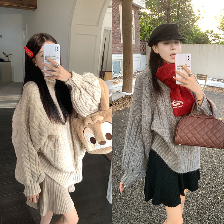 Actual shot of Korean chic autumn and winter simple thickened warm sweater + knitted skirt