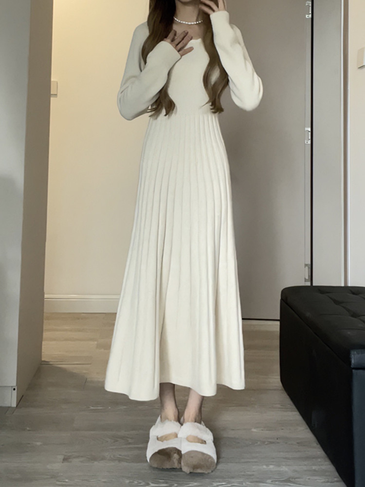Knitted bottoming dress for women in autumn and winter, fat mm, gentle wind, waist slimming, covering the flesh, long sweater skirt