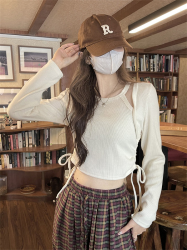 Actual shot of autumn Korean design niche off-shoulder halterneck suspender splicing fake two-piece T-shirt for women