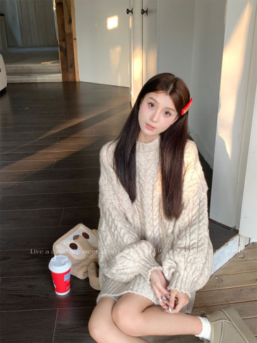 Actual shot of Korean chic autumn and winter simple thickened warm sweater + knitted skirt