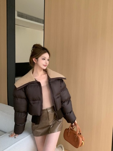 Actual shot of a winter American style lamb wool large lapel thickened warm cotton coat for women