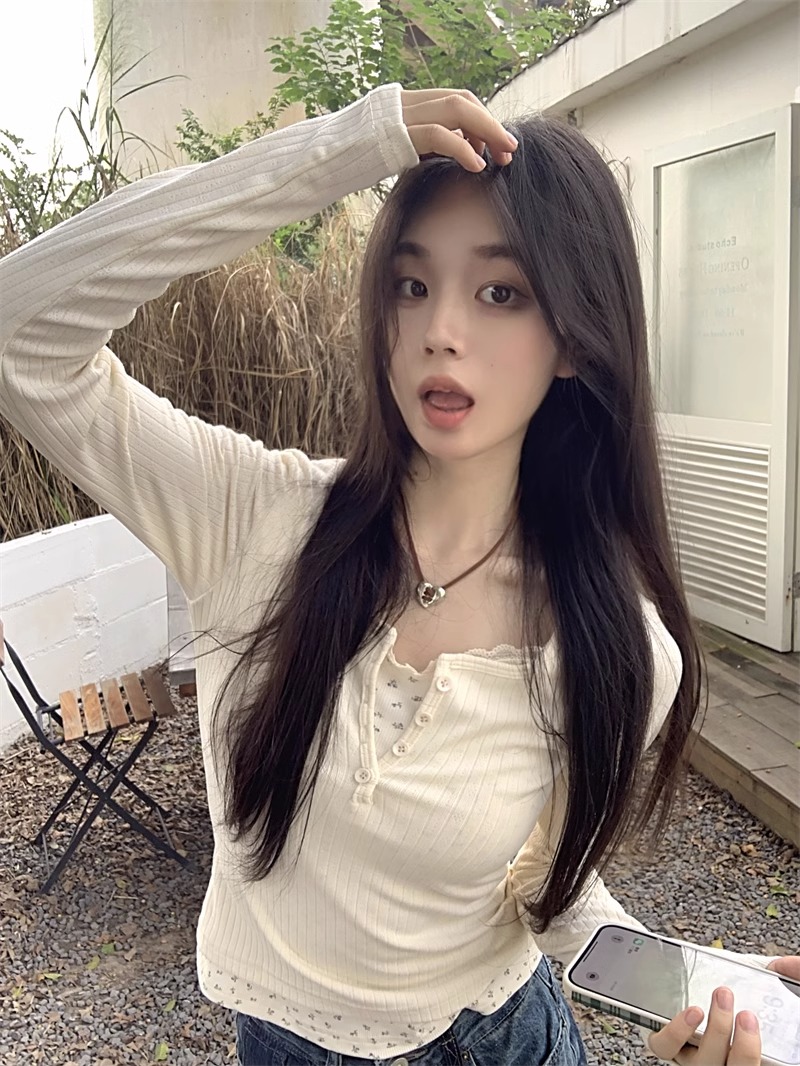 Design sense small floral fake two-piece long-sleeved T-shirt women's autumn and winter new apricot slim slimming bottoming shirt trendy top