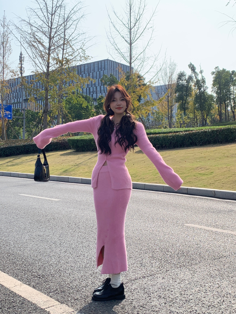 Actual shot of imitation mink sweater for women in autumn and winter new slimming top and skirt suit