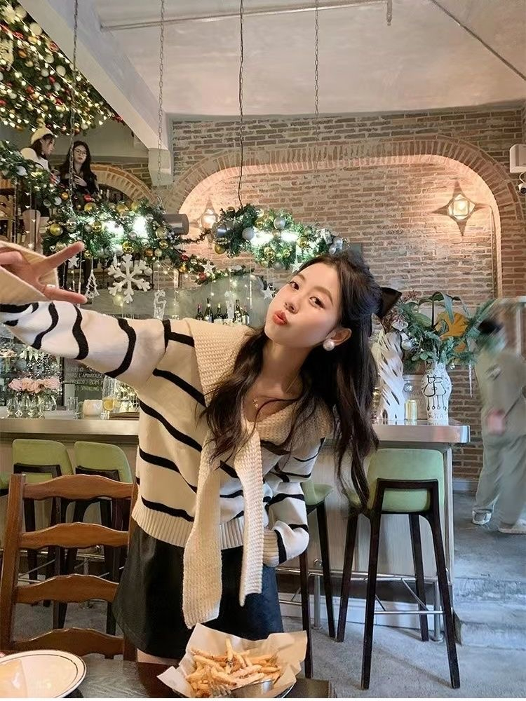 College style fake two-piece striped sweater for women autumn new age-reducing shawl sweater Korean style outer top ins