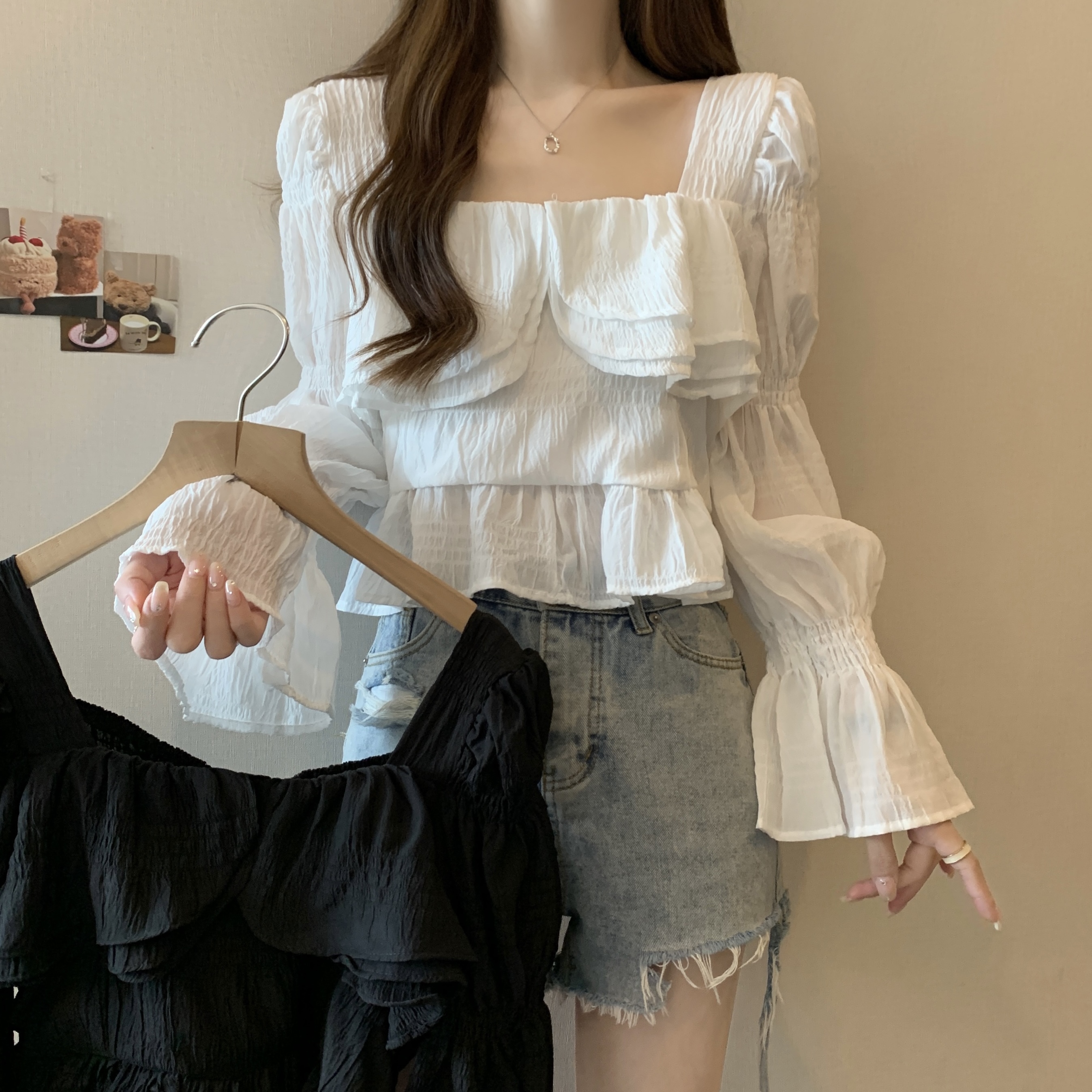 Actual shot of French puff-sleeved square-neck top for women, autumn and winter design, niche ruffled, western-style long-sleeved shirt, trendy