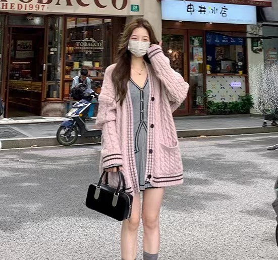 Prodigal Xiaoxie studio twist sweater cardigan jacket women's mid-length autumn new commuting all-match top