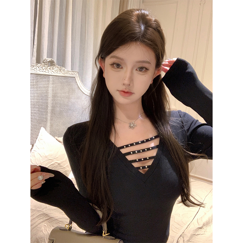 Actual shot of sun-absorbing base layer, Korean-style V-neck, imported hot rhinestone and brushed base layer, short T-shirt, black slimming top