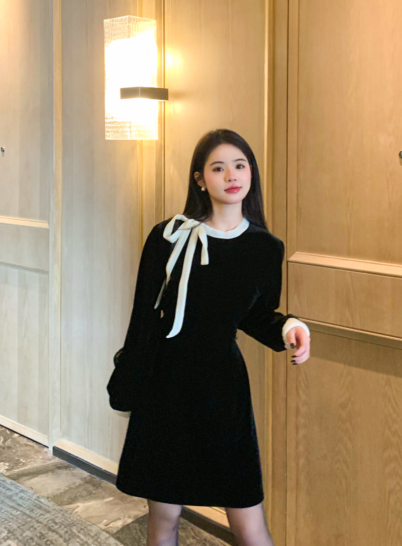Real shot of bow velvet dress for women in winter 2023 new long-sleeved Hepburn style inner skirt
