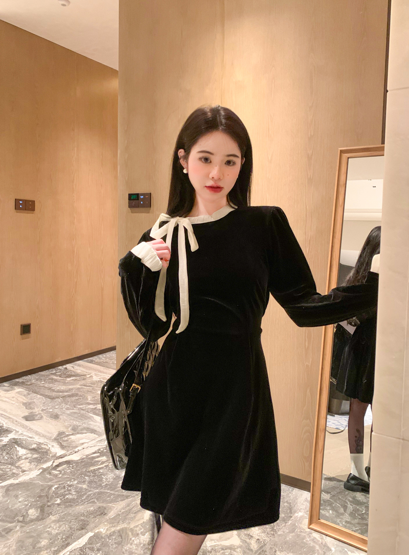 Real shot of bow velvet dress for women in winter 2023 new long-sleeved Hepburn style inner skirt
