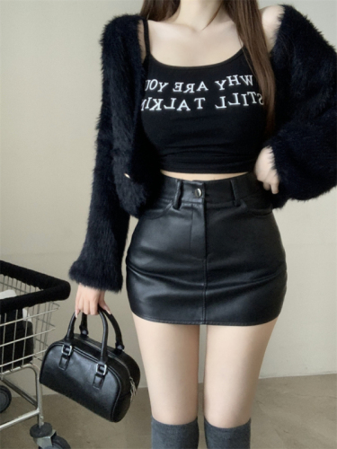 Real shot of hot girl sexy butt-covering PU leather anti-exposure skirt pants