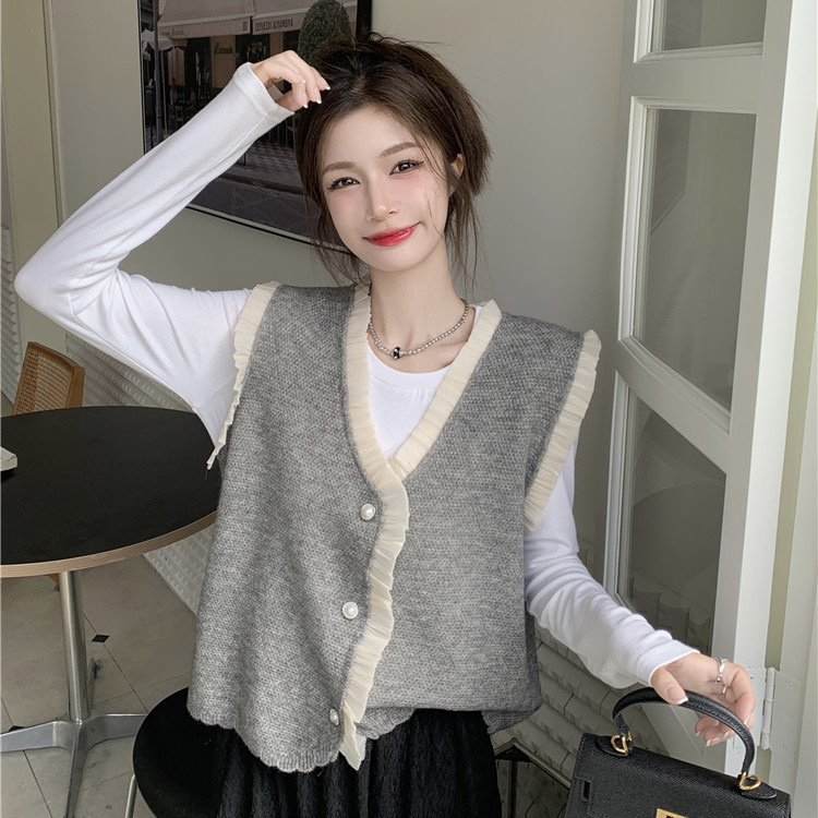 Autumn and winter design sense 2023 new Korean style gentle lace fungus knitted loose vest women's top