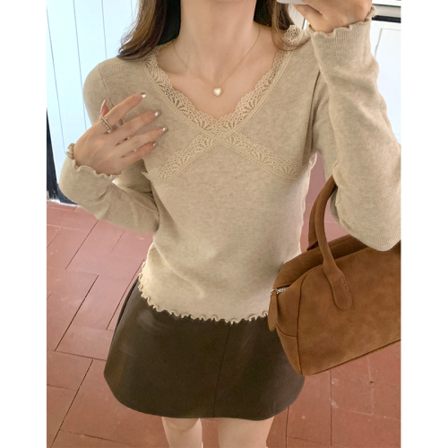 Real shot of French V-neck knitted bottoming shirt for women in autumn and winter with lace sexy clavicle slim fit top