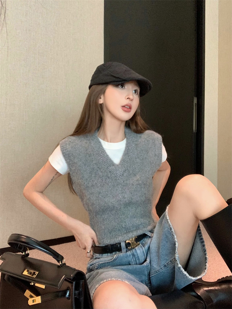 Actual shot of retro Korean style versatile V-neck knitted sweater vest top