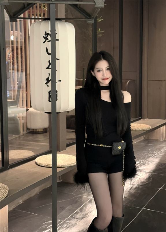 Real shot of design black halterneck sweater with furry sleeves, off-shoulder irregular bottoming feather top