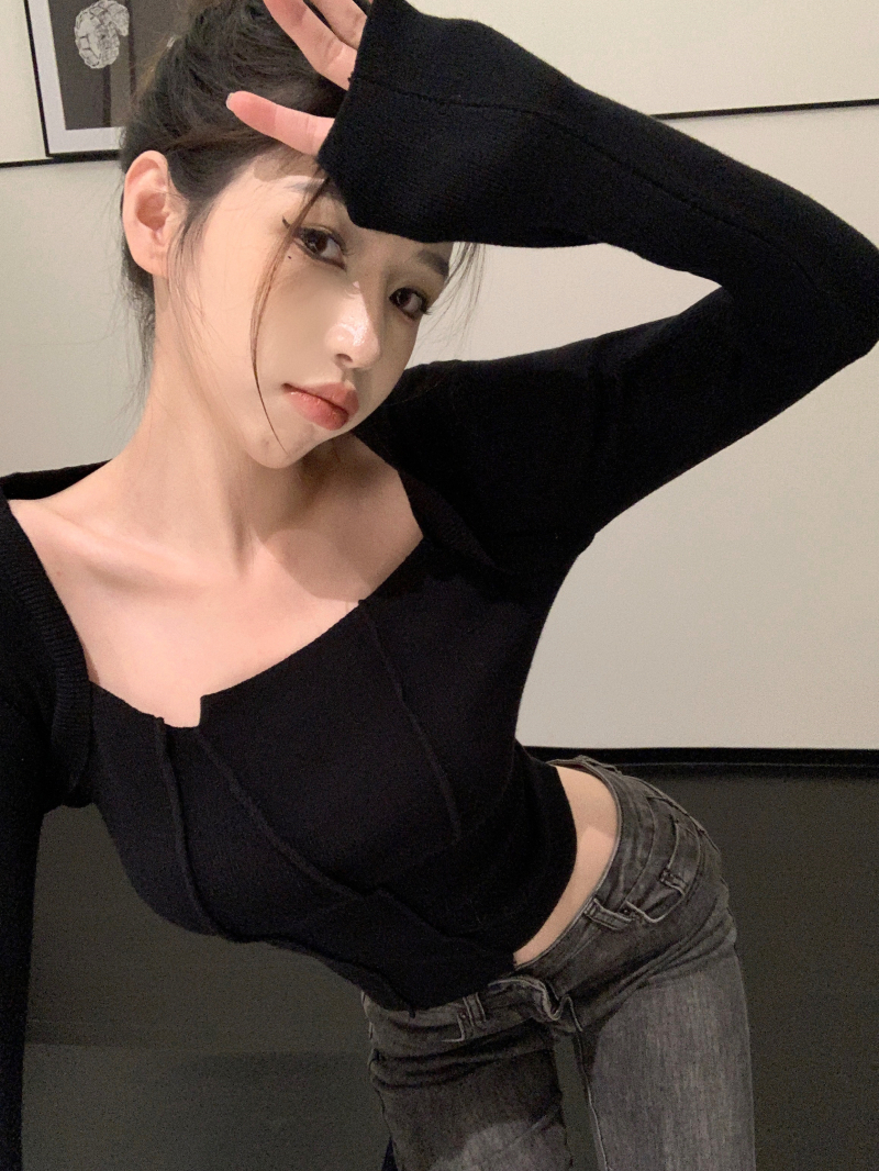 Actual shot of autumn and winter niche design tops, versatile bottoming long-sleeved chic irregular square neck sweater