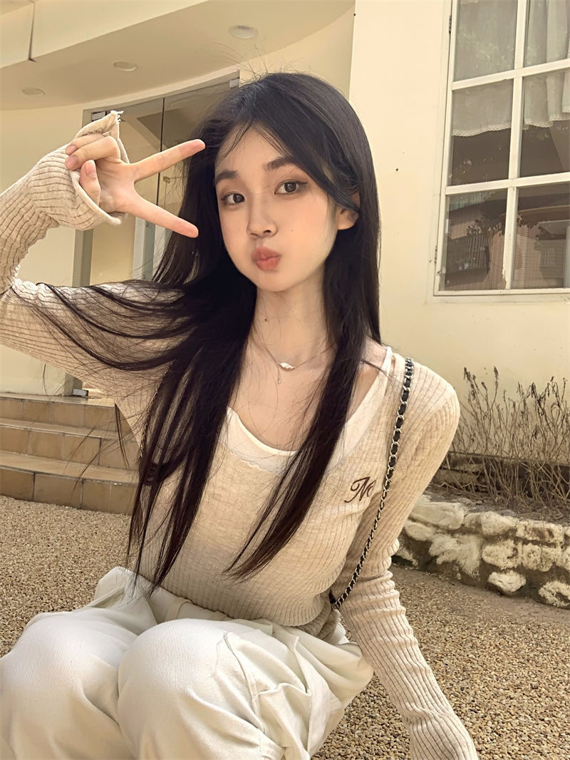 Fake two-piece long-sleeved halterneck sweater for women, autumn Korean style niche slim-fitting bottoming shirt, contrasting color splicing outer top