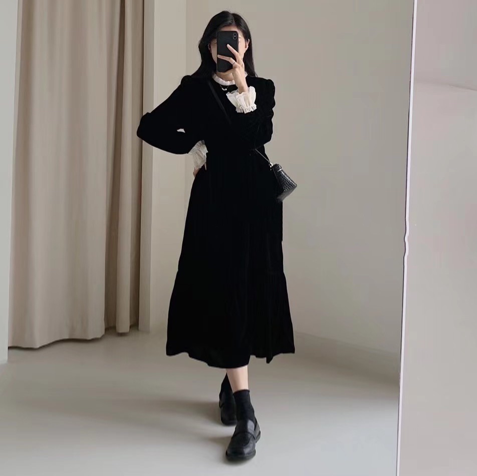Hepburn-style ear-trimmed stand-up collar velvet dress for women in autumn and winter new niche design lace splicing long skirt