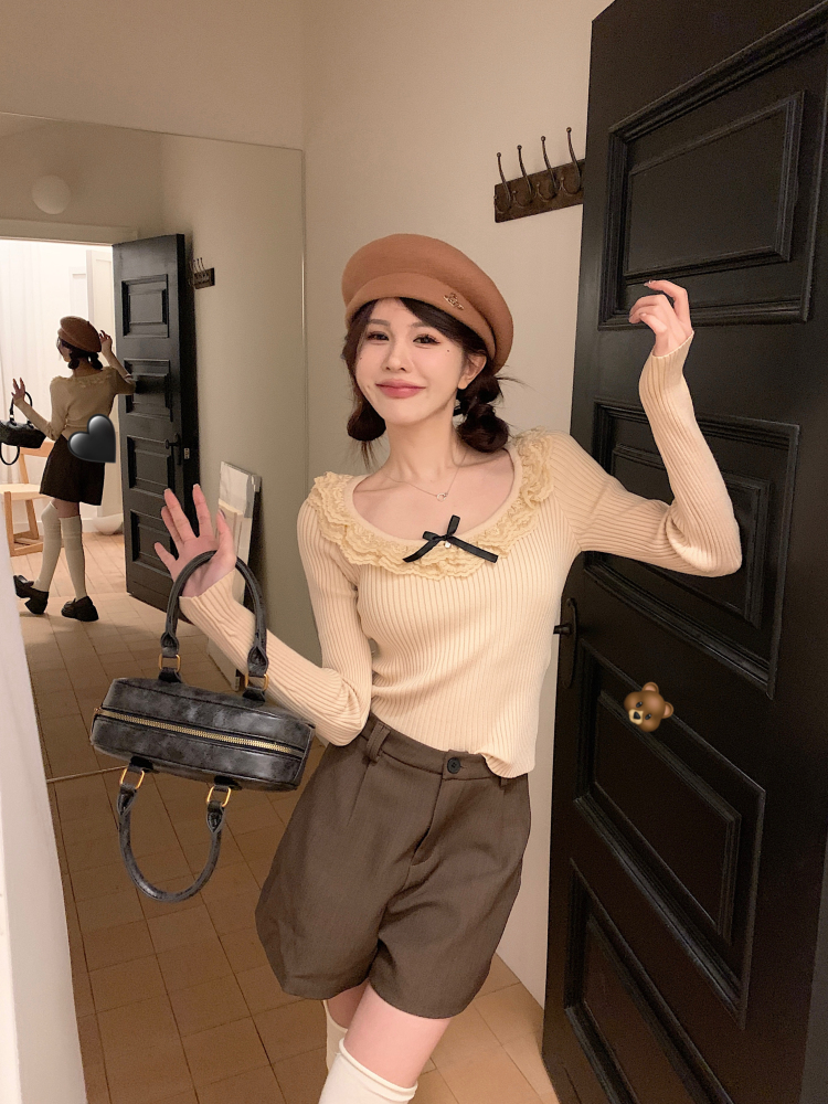 Real shot of sweet autumn and winter lace bow bottoming sweater