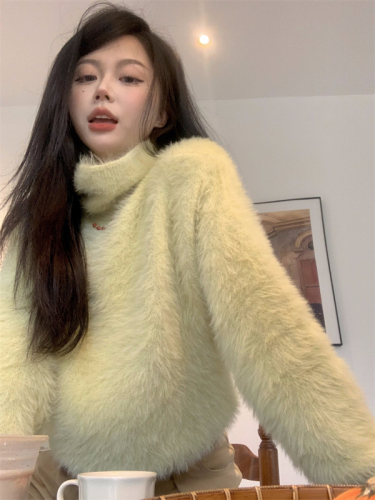 Actual shot of soft and waxy turtleneck mink fur versatile solid color sweater
