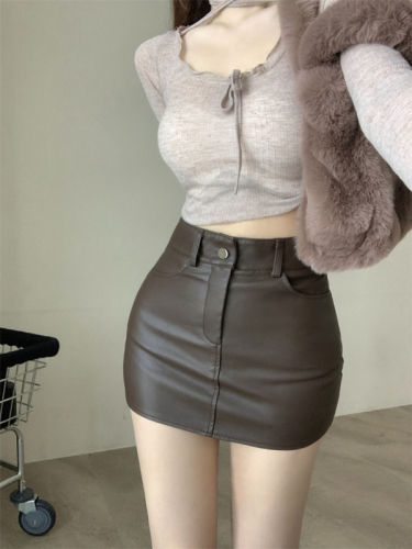 Real shot of hot girl sexy butt-covering PU leather anti-exposure skirt pants