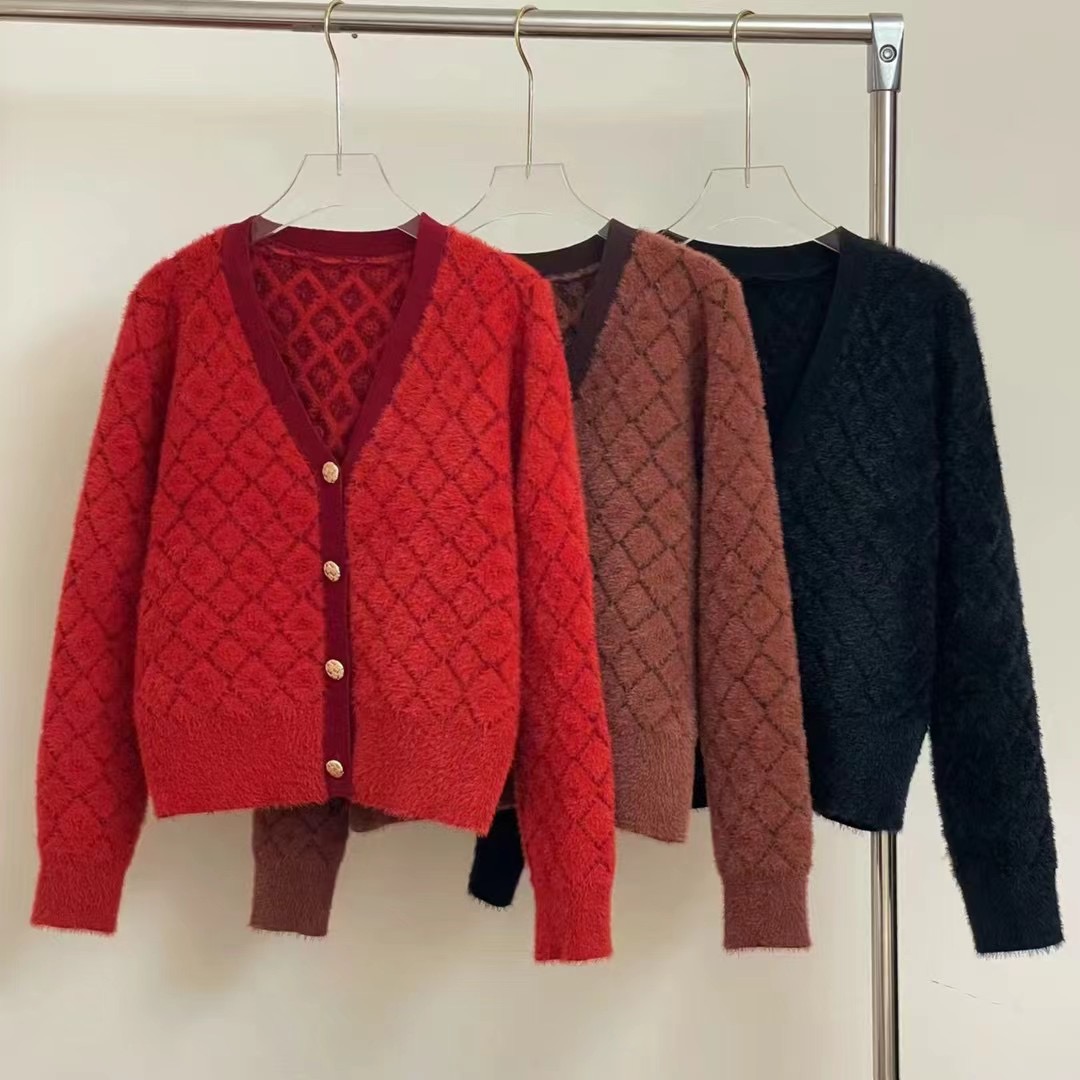 Classic plaid!  Still a good fit!  Diamond plaid knitted cardigan jacket for women with contrasting color and versatile top