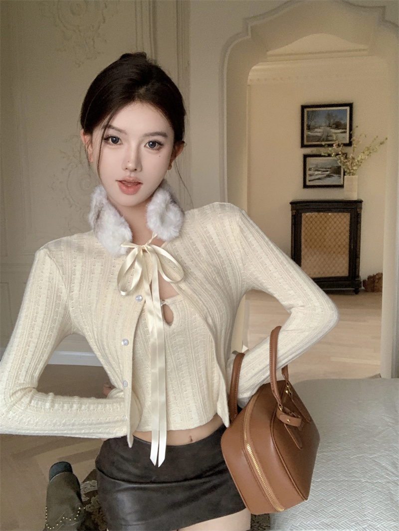 Real shot~Pure Desire cream fur collar lace-up slim fit knitted cardigan suspender two-piece set