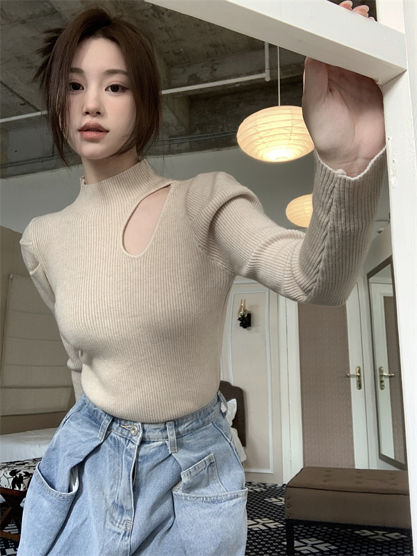 Actual shot of new autumn and winter style winter fateful hollow halterneck drawstring knitted bottoming shirt with white inner layer